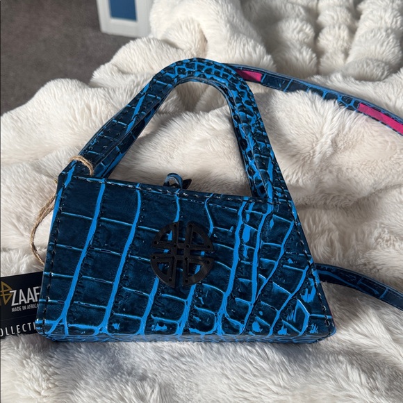 Blue Crocodile Pattern Handbag - Picture 11 of 12